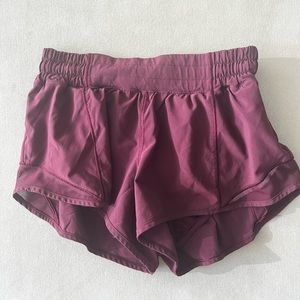 Lululemon 2.5 inch hotty hot short